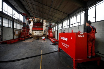 SCHOLPP esegue con efficienza il trasferimento dei macchinari e il successivo montaggio