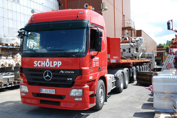 Montaggio e trasporto di macchinari delicati: movimentazione di precisione e protezione totale con SCHOLPP.